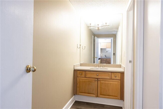 Building Photo - 2479 Peachtree Rd NE