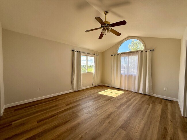 Building Photo - 411 Ruby Dr