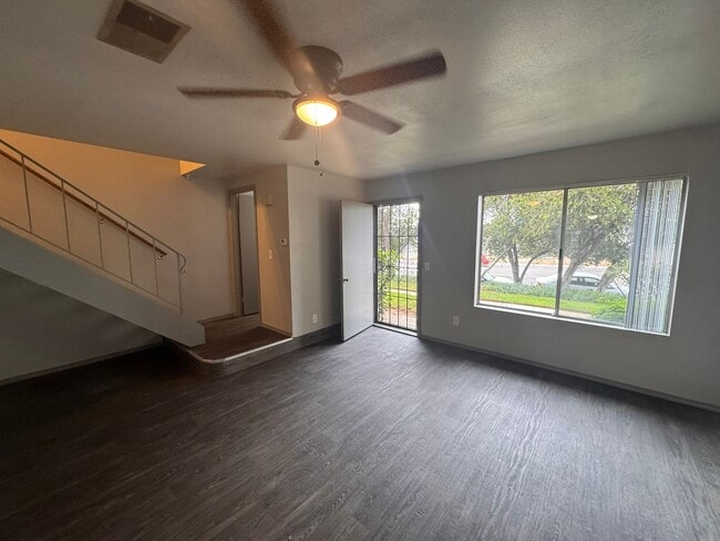 Building Photo - Modern 3-Bedroom Townhome with Garage & Pr...