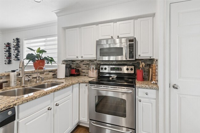 Building Photo - 10109 Regal Park Ln