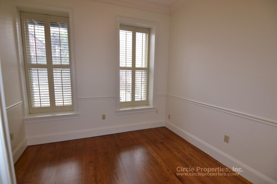 Building Photo - 1613 Tremont St