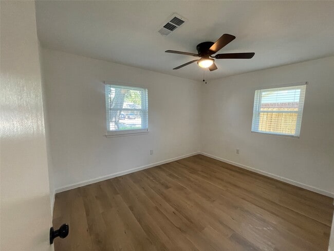 Building Photo - 2825 8th Ave N