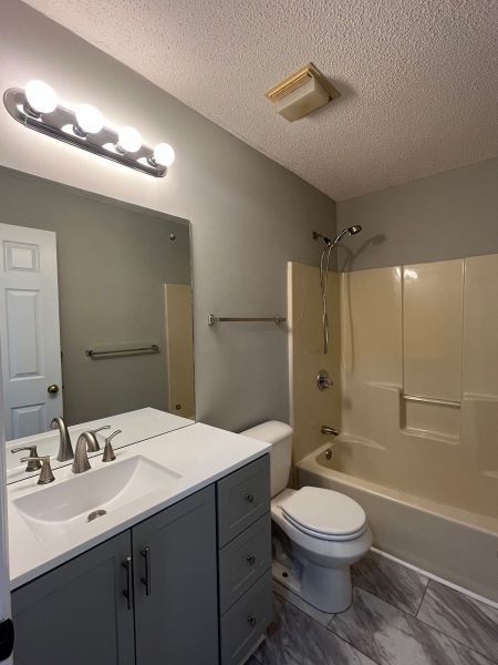 Building Photo - One level living in highly sought Bluegras...