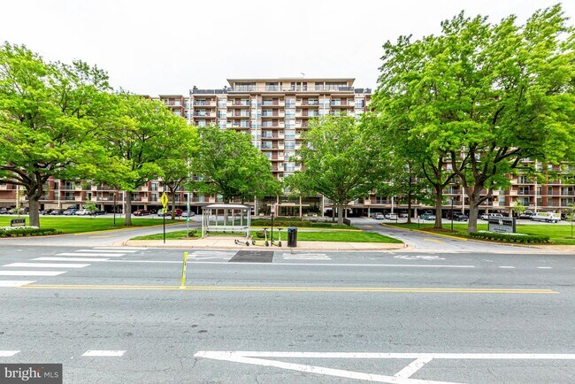 Building Photo - 1300 Army Navy Dr