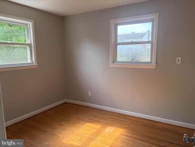 Building Photo - 6408 Winnepeg Rd