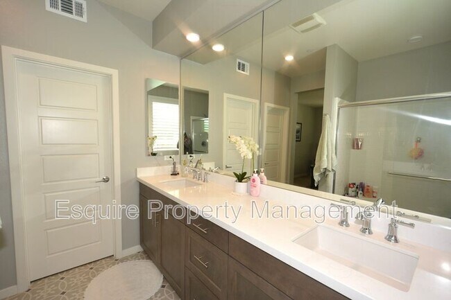 Building Photo - 643 Winchester Dr