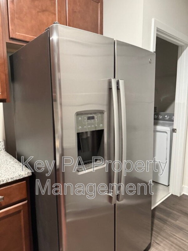 Building Photo - 659 Thomas Penn Dr