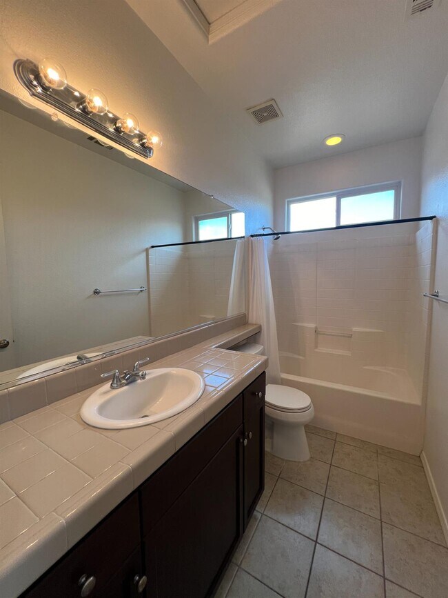 Building Photo - 3621 W Pomegranate Ln