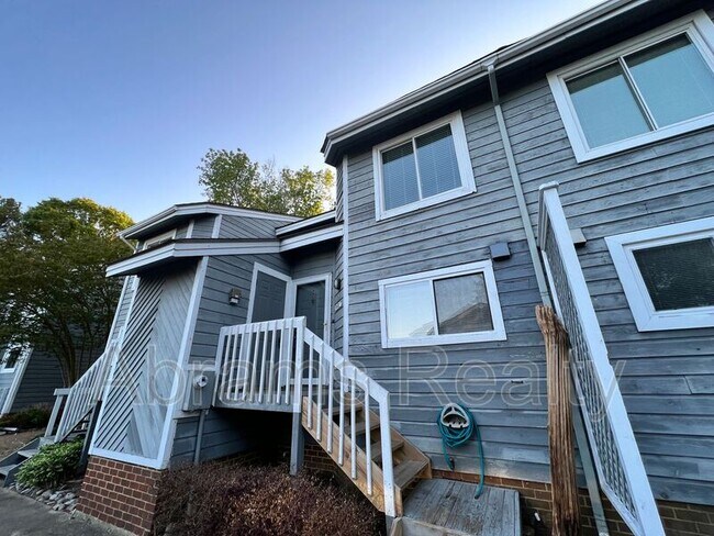 Primary Photo - 1136 Glengarry Way