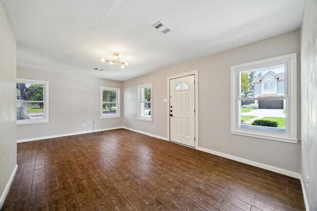 Building Photo - 1147 Du Barry Ln
