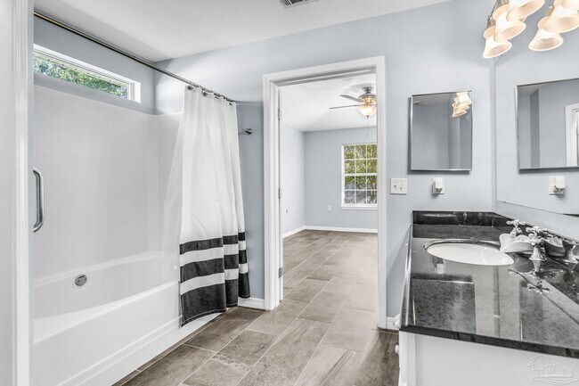 Building Photo - 2208 Trailwood Dr