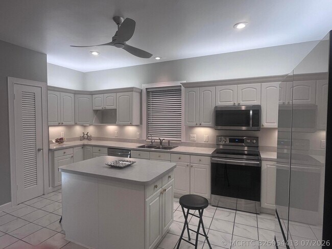 Building Photo - 1061 Bimini Ln