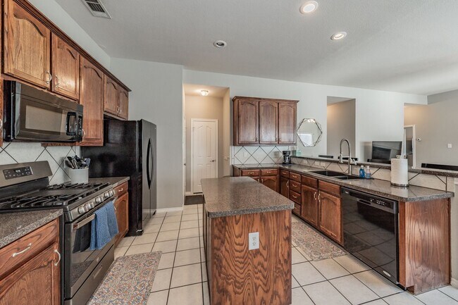 Building Photo - The Best in Texas: 3Bed/2Bath w/Spacious Ensuite