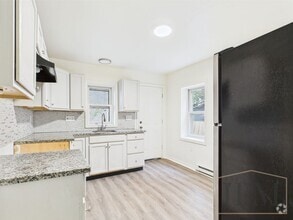 Building Photo - 4-bedroom, 1-bathroom home - Harrisburg Pa