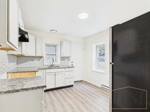 Building Photo - 4-bedroom, 1-bathroom home - Harrisburg Pa