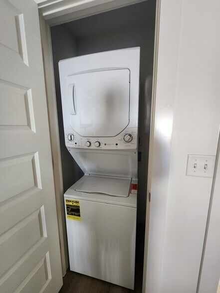 Building Photo - 1719 13th Ct S