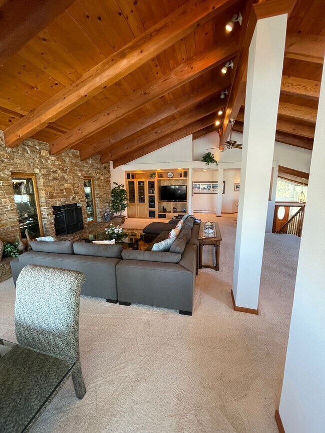 Building Photo - Large fully furnished beautiful home w/ boat dock avail. for a longterm lease or seasonal lease! ...
