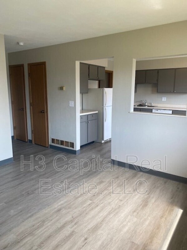 Building Photo - 303 Southgate Dr