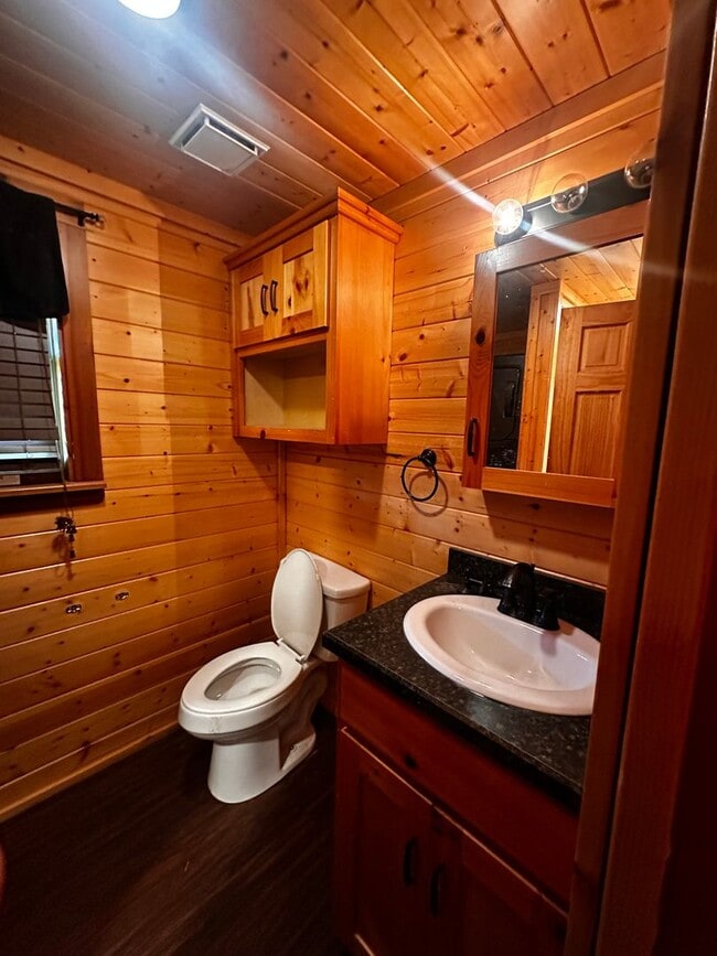 Building Photo - CABIN - Brock ISD - HORSES WELCOME
