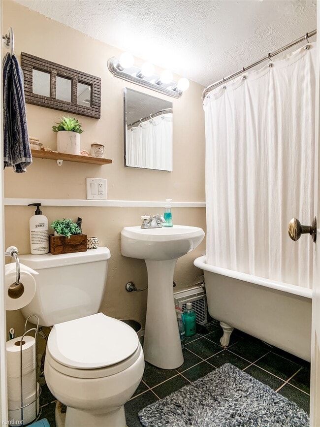 Building Photo - 306 Riverside Ave