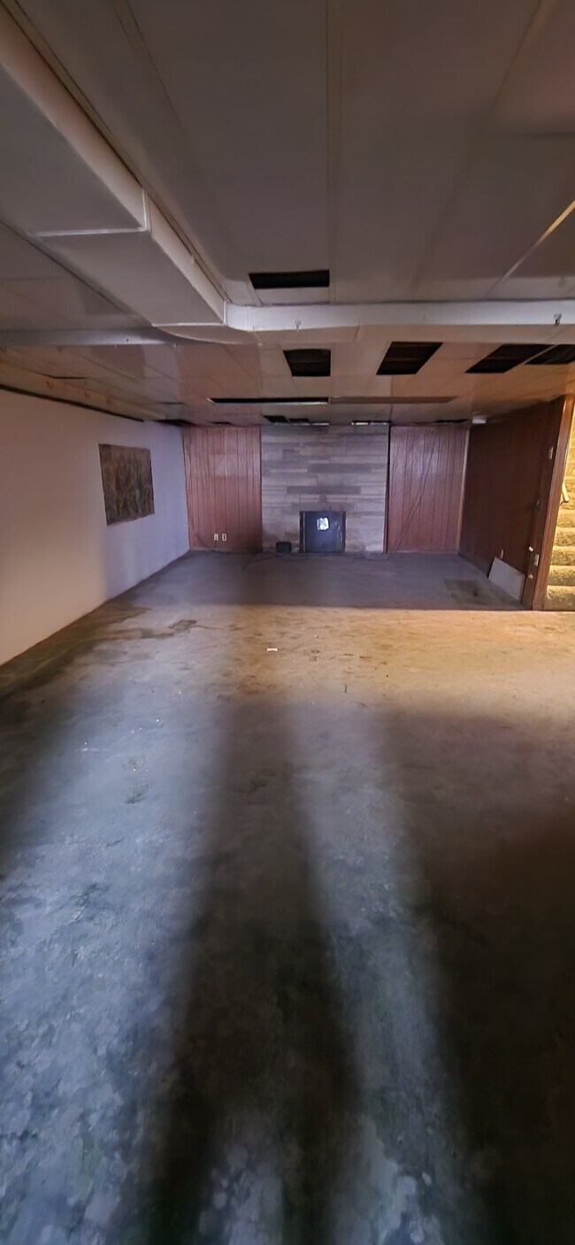 Building Photo - 7601 Shepherdsville Rd