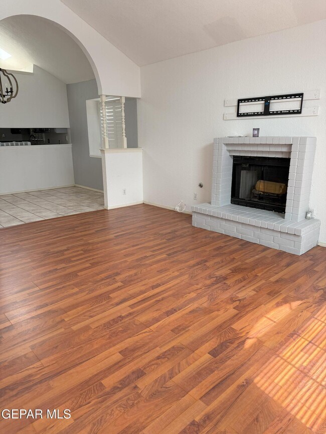 Building Photo - 6909 Canyon Run Dr