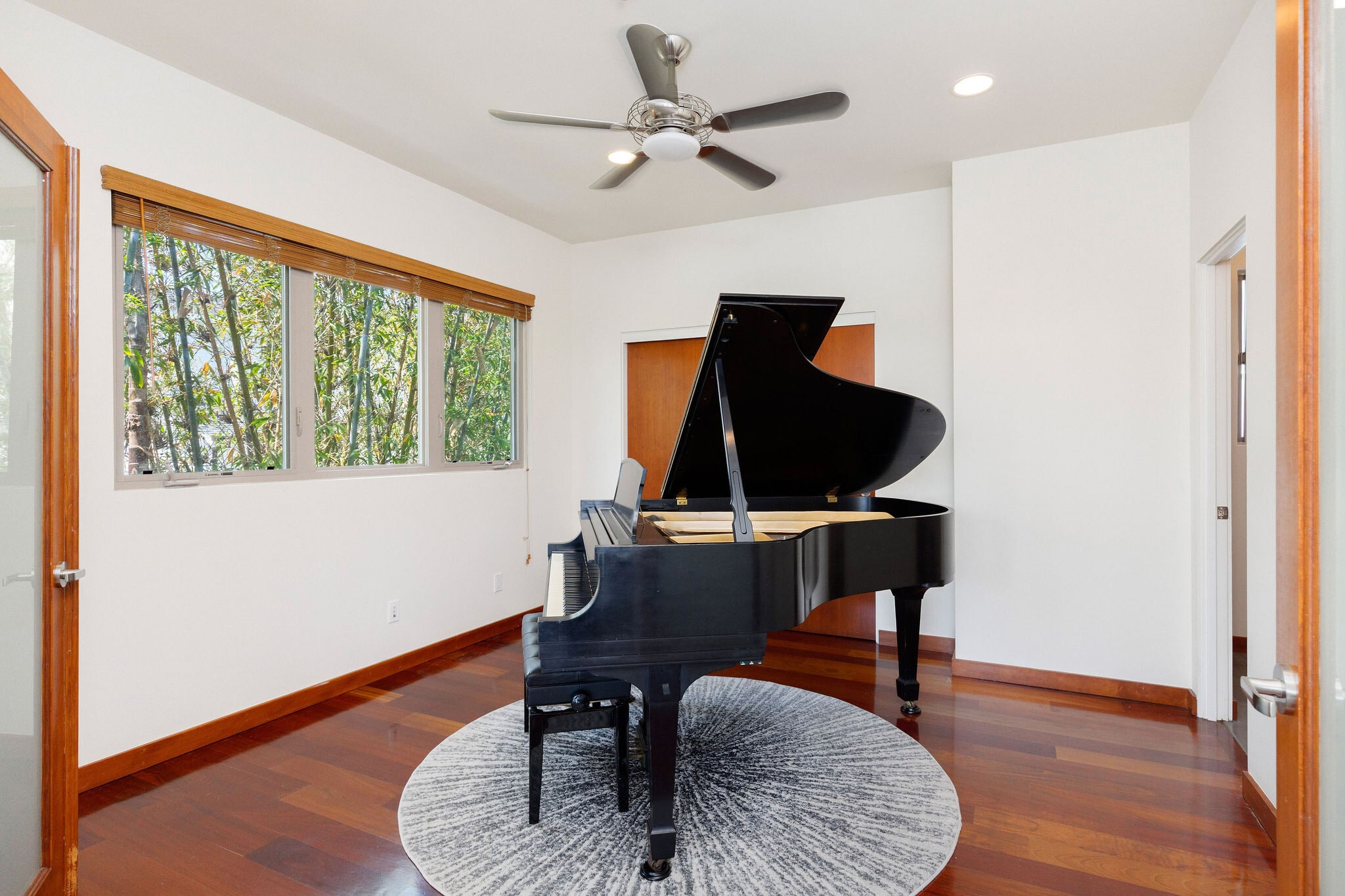 Virtual staging upstairs bedroom/office - 1542 Manhattan Beach Blvd