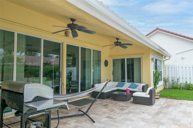 Building Photo - 1049 Laguna Springs Dr