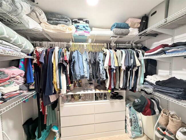 Building Photo - 5221 SW 25th Ave