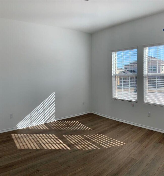 Building Photo - 1205 Mallow Rd
