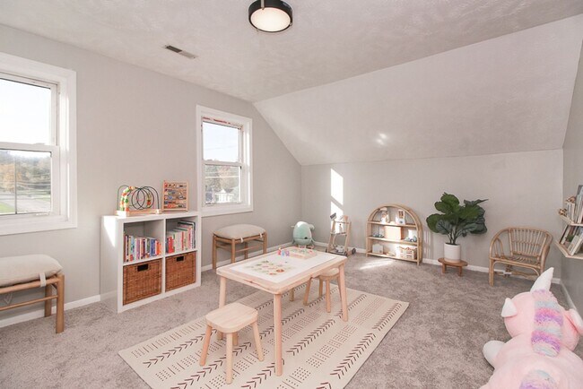 Building Photo - 3 bedroom 3 bathroom Single Family Home