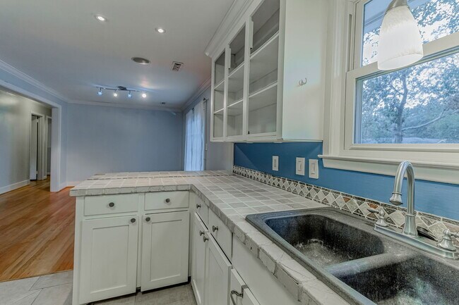 Building Photo - 1452 Birthright St