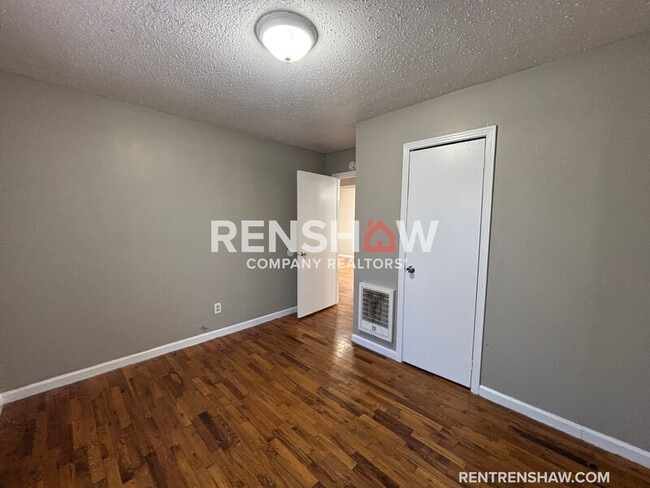 Building Photo - 291 Navy Dr