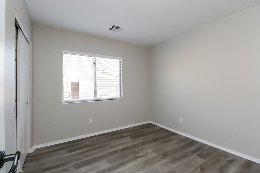 Building Photo - 8211 S 53rd Ave