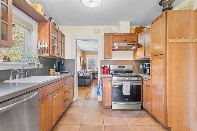 Building Photo - 840 N Farragut St