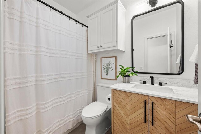 Building Photo - 11805 Emerald Falls Dr