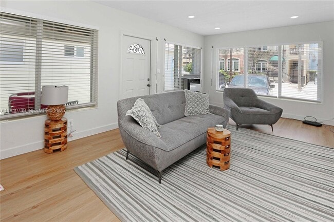 Building Photo - 326 Van Buren St