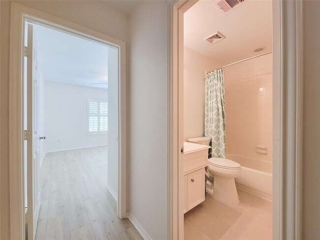 Building Photo - 75 Dennis St