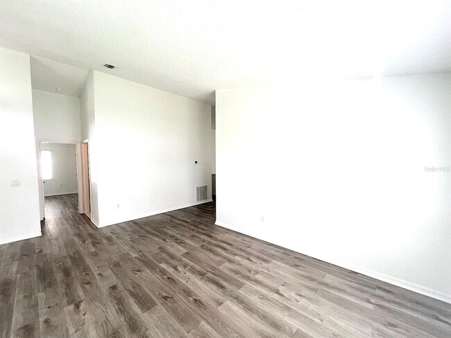 Building Photo - 113 Eastwood Dr