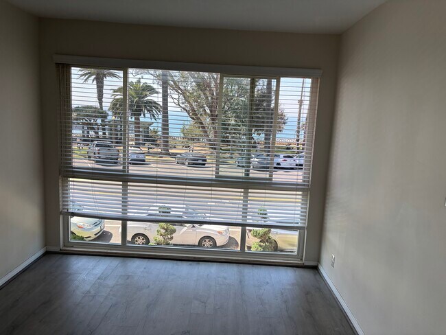 Building Photo - 915 Ocean Ave