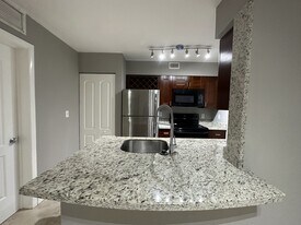 Building Photo - 2811 N Oakland Forest Dr