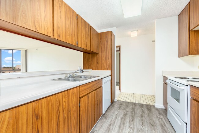 Building Photo - Country Club Plaza - 2 bedroom, 2 bath Con...