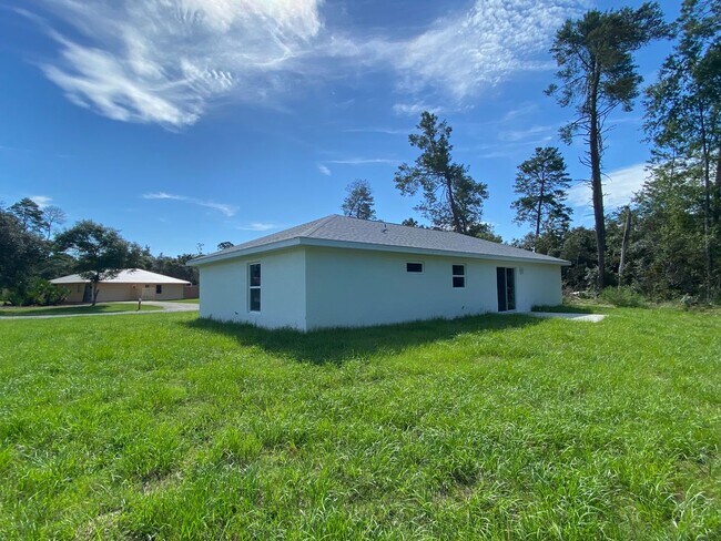 Building Photo - Desirable SW Ocala Neighborhood 3/2/2 **WON'T LAST**