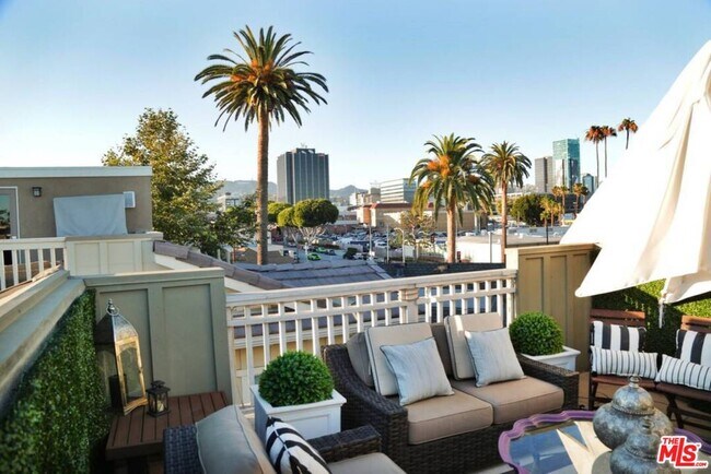 Building Photo - 1245 Wilcox Ave