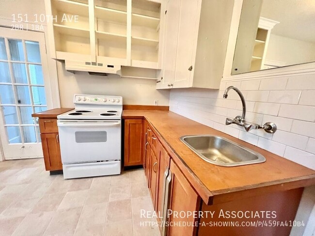 Building Photo - 151 10th Ave