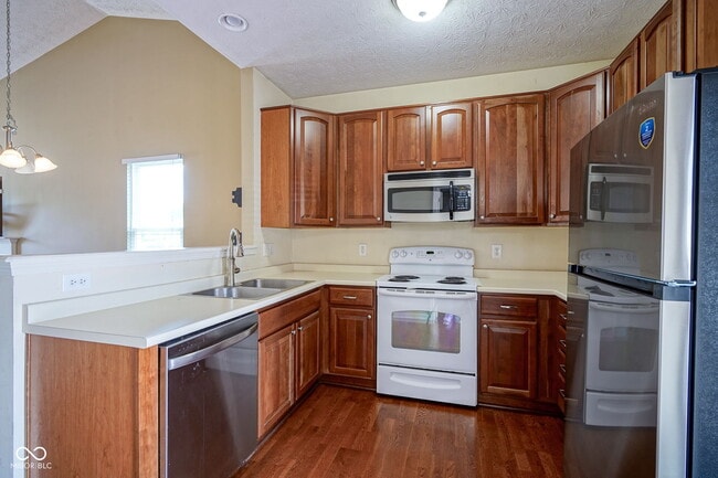 Building Photo - 952 Helston Ave