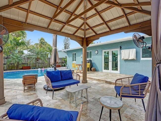 Building Photo - 2750 NE 10th Ave