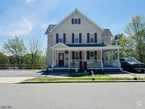 Building Photo - 48 Unionville Ave