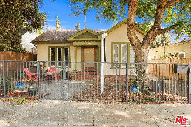 Primary Photo - 1246 N Genesee Ave