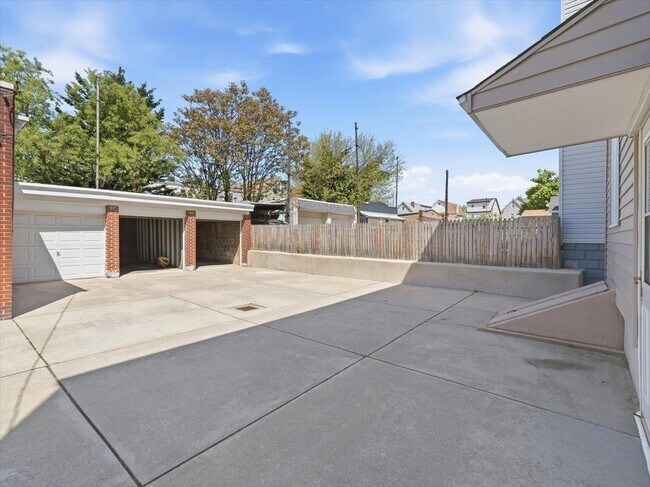 Building Photo - 73 Newman Ave